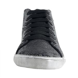 a pie-Zapatillas-Zafiro FN