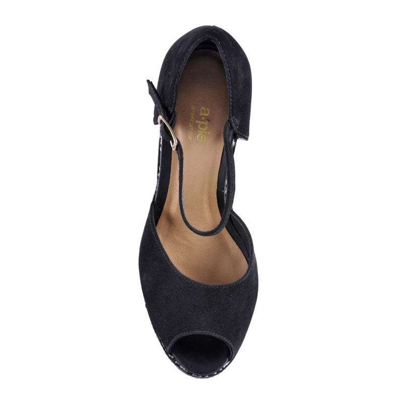 a pie-Zapatos-Cygnus AN