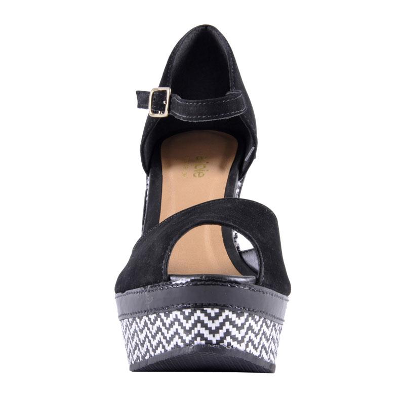 a pie-Zapatos-Cygnus FN