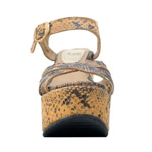 a pie-Zapatos-Linda FN