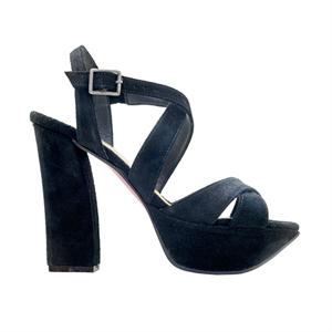 a pie-Zapatos-Tucana PD