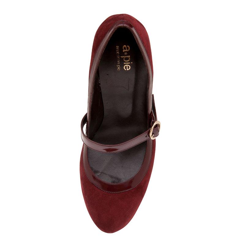 a pie-Zapatos-Lupe AN