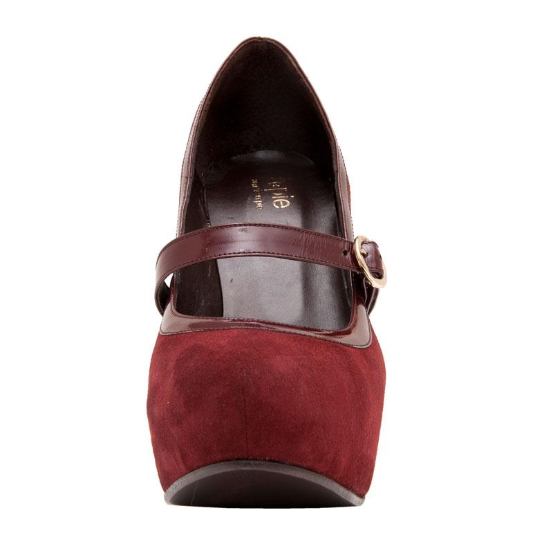 a pie-Zapatos-Lupe FN