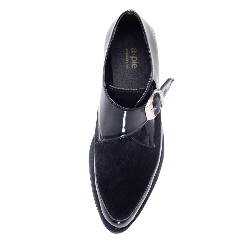 a pie-Zapatos-Mica AN