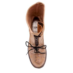a pie-Botas-Zuca AN