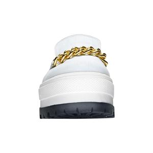 a pie-Zapatillas-Maku FN