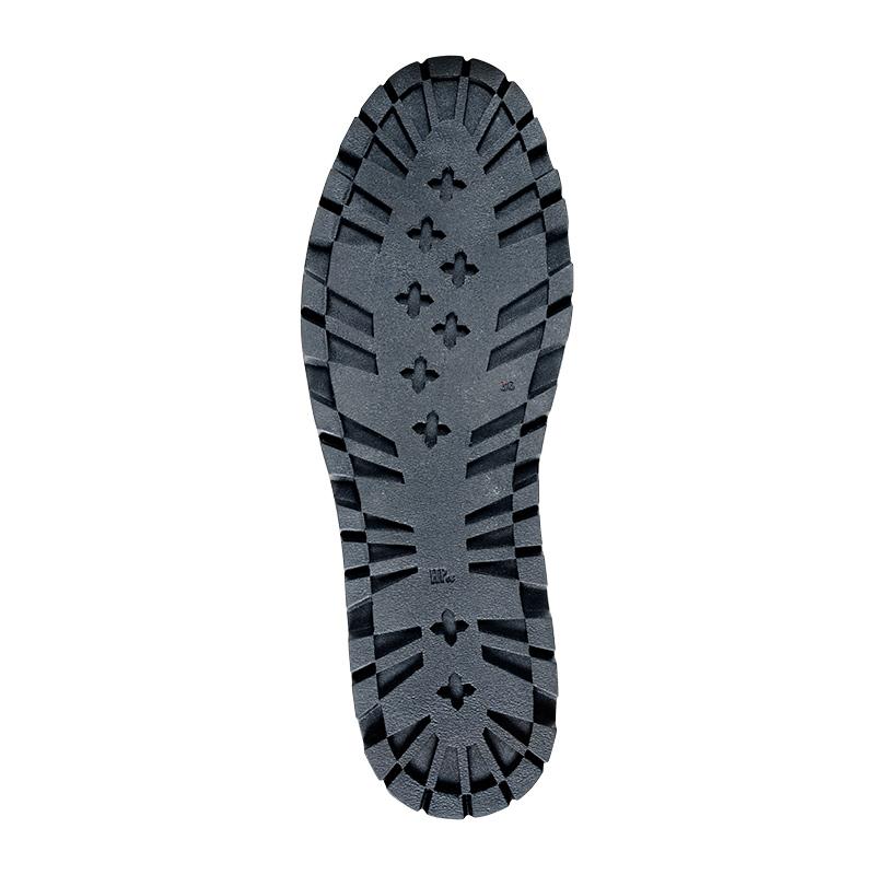 a pie-Zapatillas-Maku SN