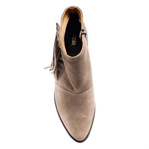 a pie-Botas-India AN