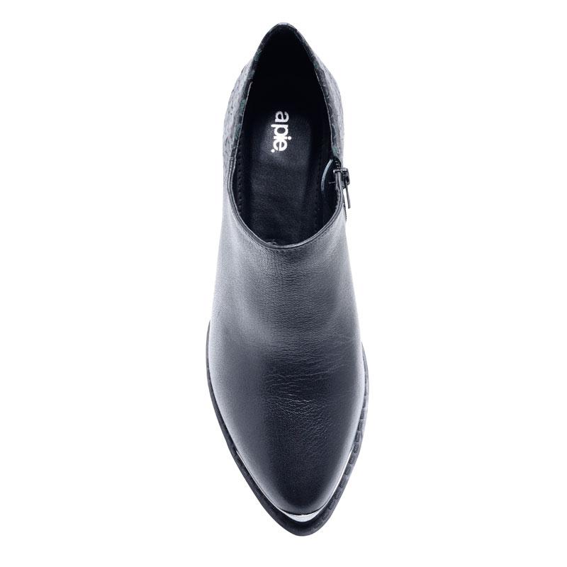 a pie-Botas-Indira AN