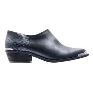 a pie-Botas-Indira PD