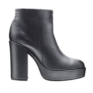 a pie-Botas-Anna PD