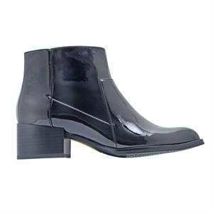 a pie-Botas-Cambden PD