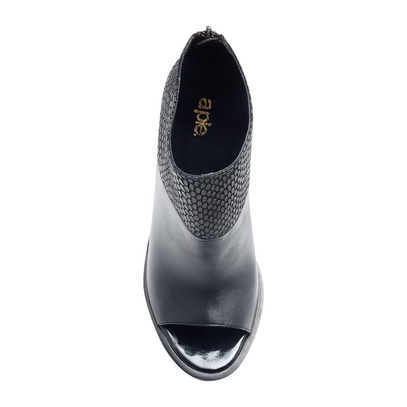a pie-Botas-Yida AN