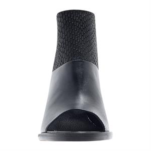 a pie-Botas-Yida FN