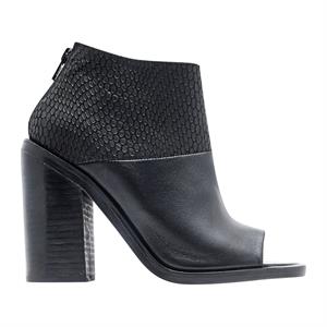 a pie-Botas-Yida PD