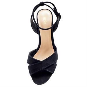 a pie-Zapatos-Ona AN