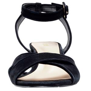 a pie-Zapatos-Ona FN