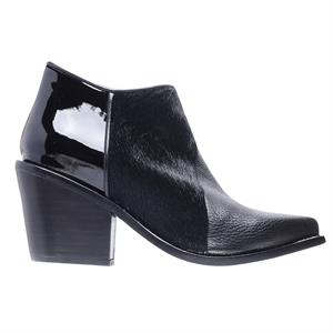 a pie-Botas-Ela PD