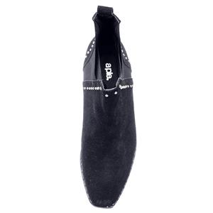 a pie-Botas-Trixie AN
