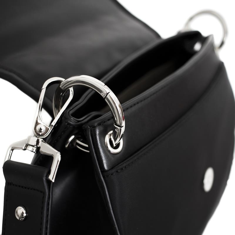 a pie-Cartera-Neira FN