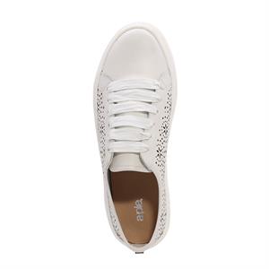 a pie-Sneakers-Babushka AN