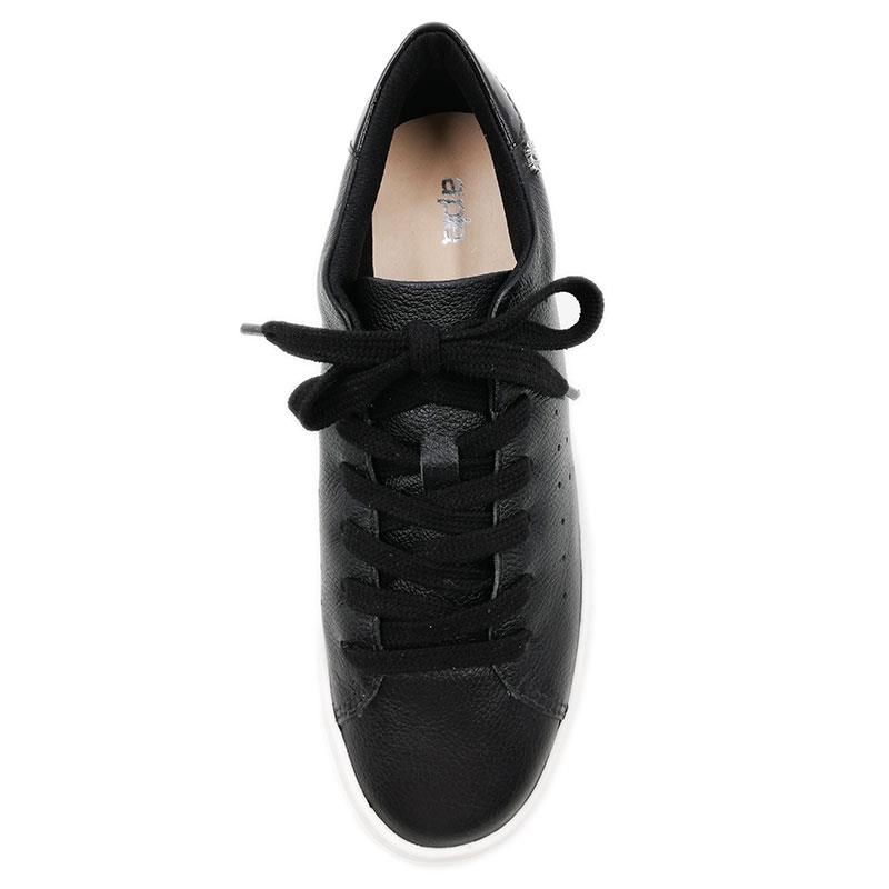 a pie-Sneakers-Blat AN