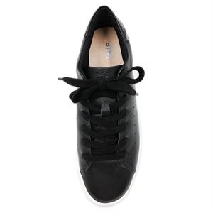 a pie-Sneakers-Blat AN