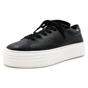 a pie-Sneakers-Blat FN