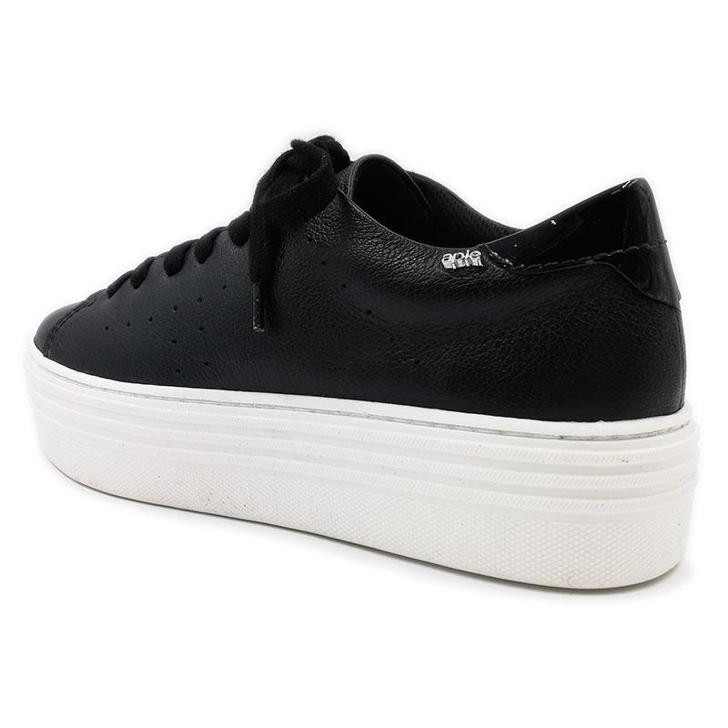 a pie-Sneakers-Blat SN