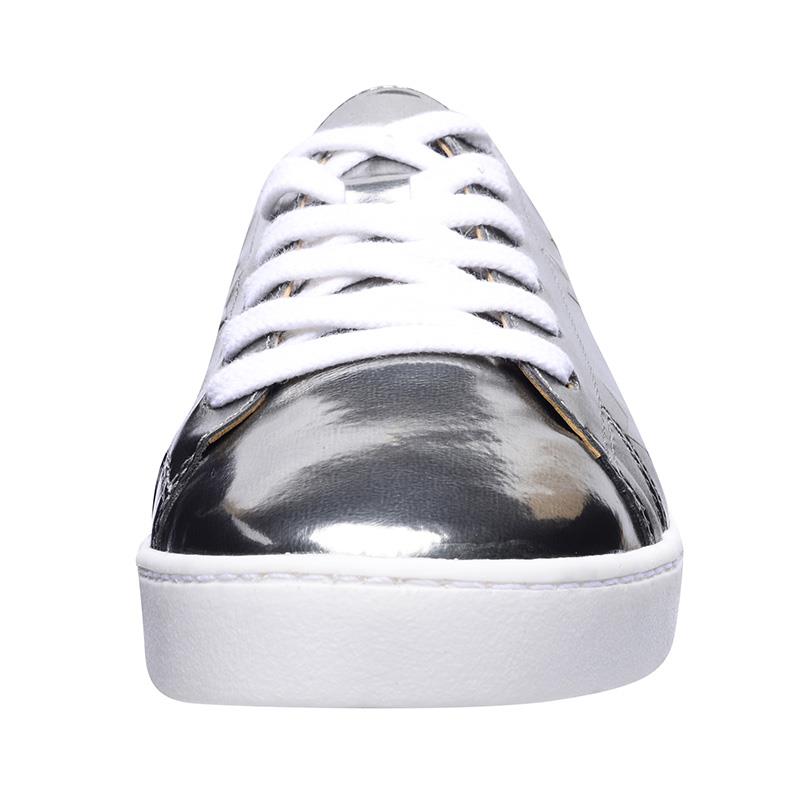 a pie-Sneakers-Paulina FN