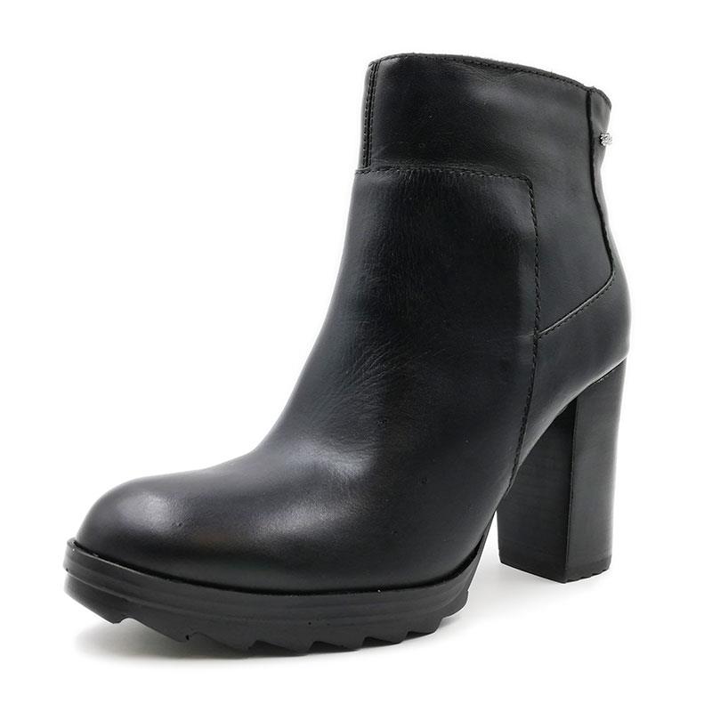 a pie-Botas-RockOne FN
