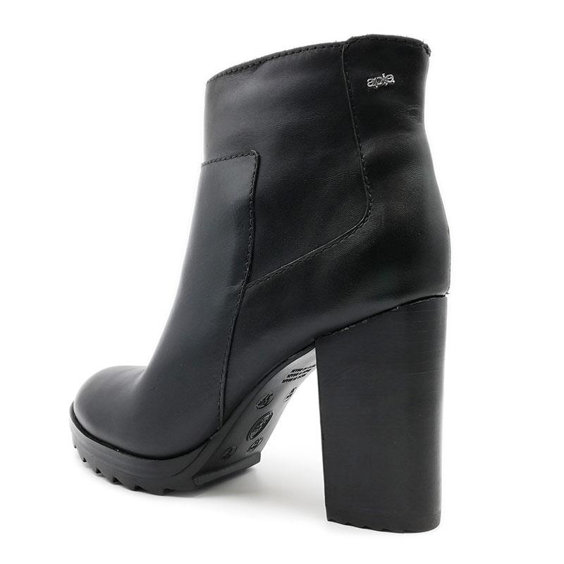 a pie-Botas-RockOne SN