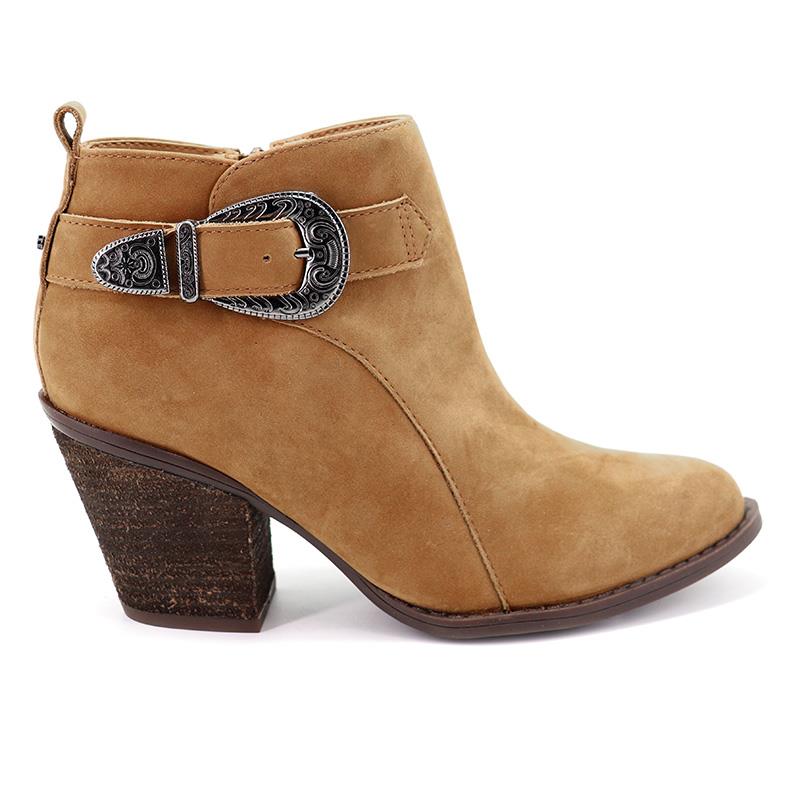 a pie-Botas-Fausta PD