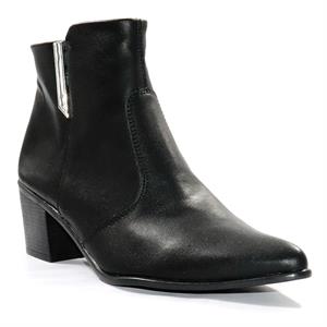 a pie-Botas-Bottega FN