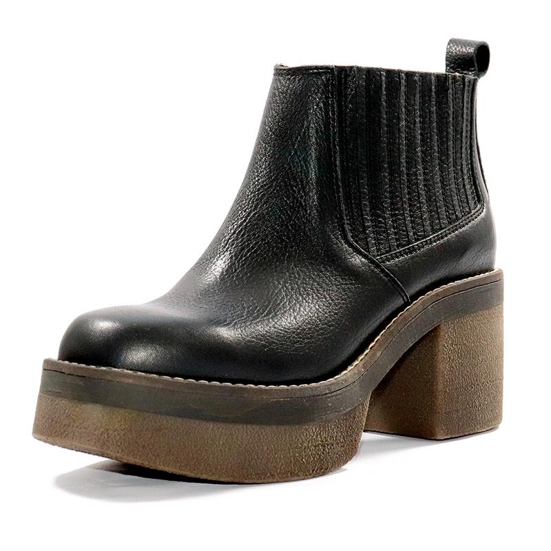 a pie-Botas-Iris FN