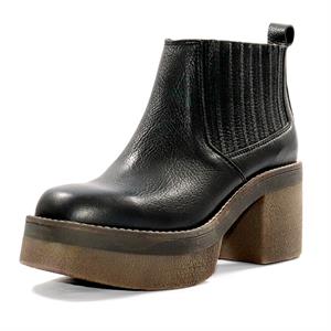 a pie-Botas-Iris FN