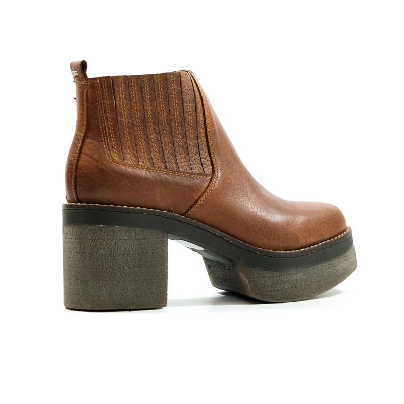a pie-Botas-Iris SN