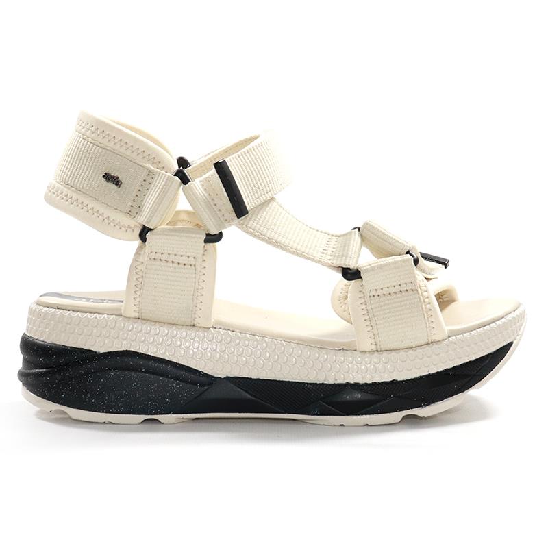 sandalias a pie