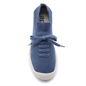 a pie-Sneakers-Mambo AN