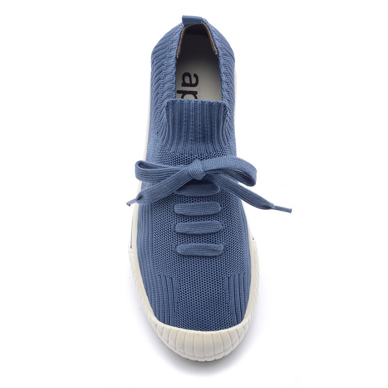 a pie-Sneakers-Mambo AN