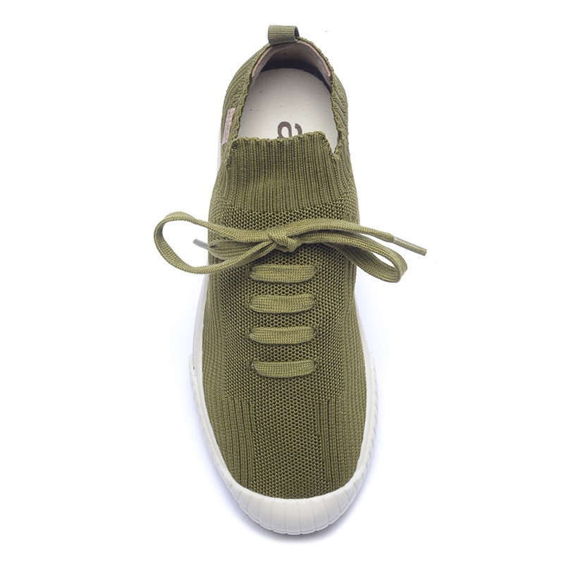 a pie-Sneakers-Mambo AN