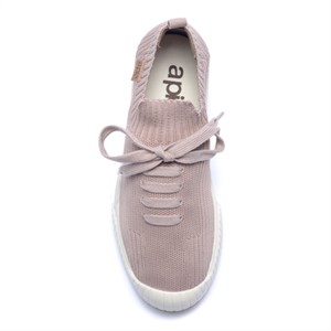a pie-Sneakers-Mambo AN