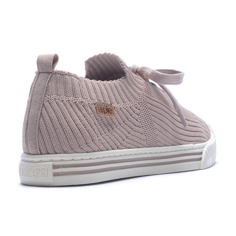 a pie-Sneakers-Mambo FN