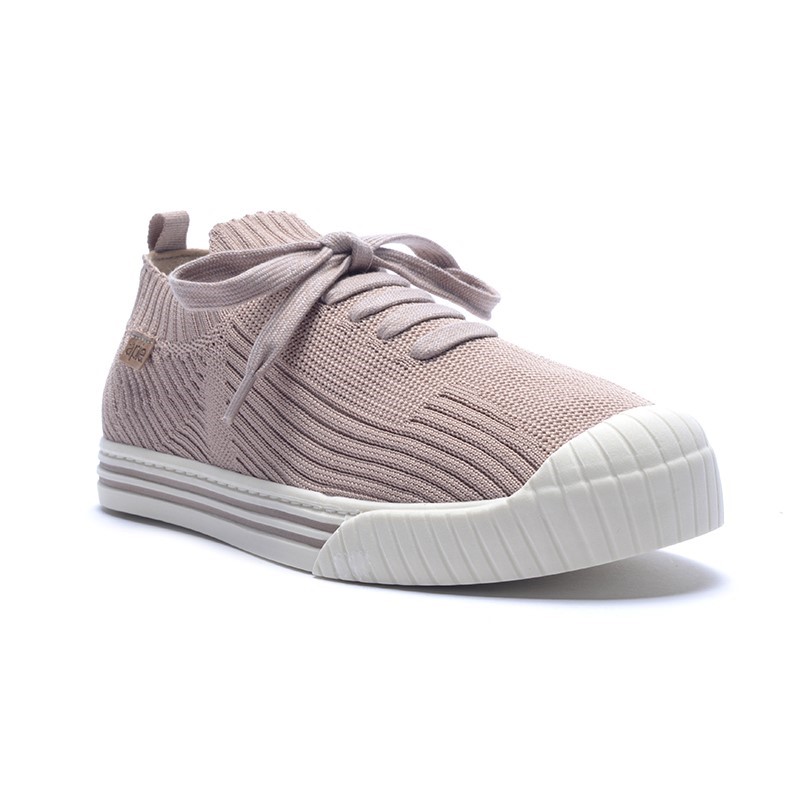 a pie-Sneakers-Mambo SN