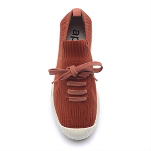 a pie-Sneakers-Mambo AN