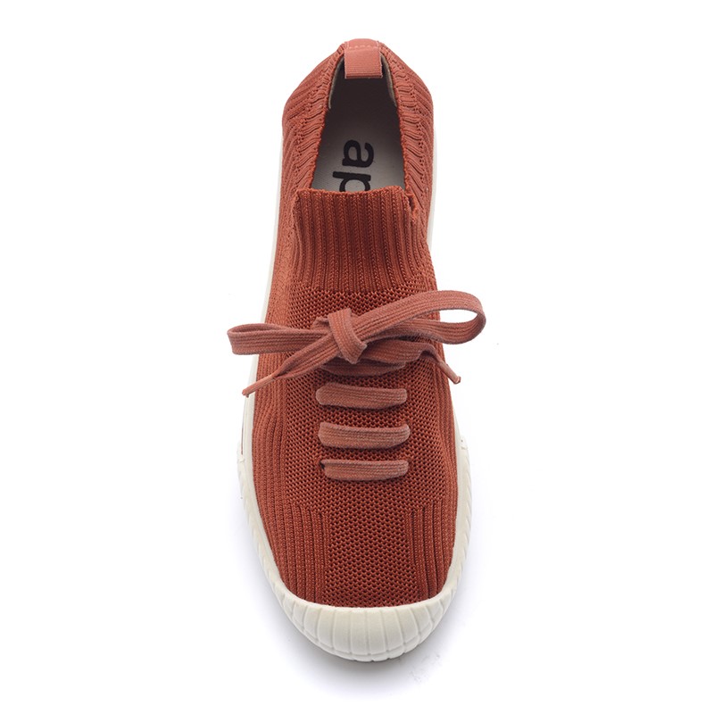 a pie-Sneakers-Mambo AN
