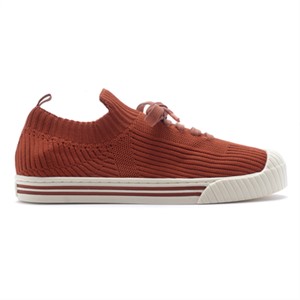 a pie-Sneakers-Mambo PD