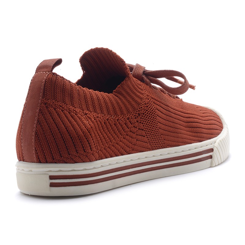 a pie-Sneakers-Mambo SN