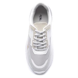 a pie-Zapatillas-Saphire AN
