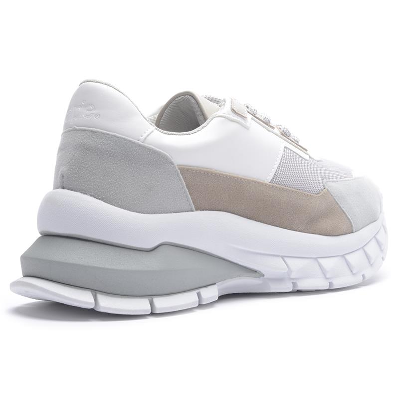 a pie-Zapatillas-Saphire FN